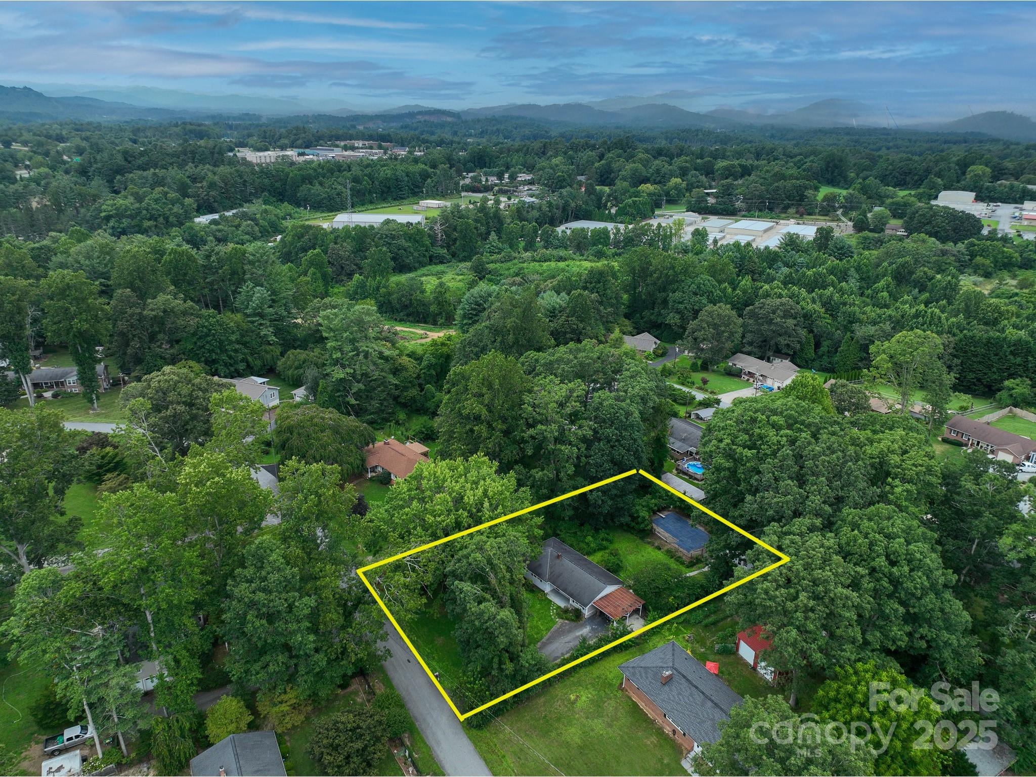 422 Hillcrest Circle