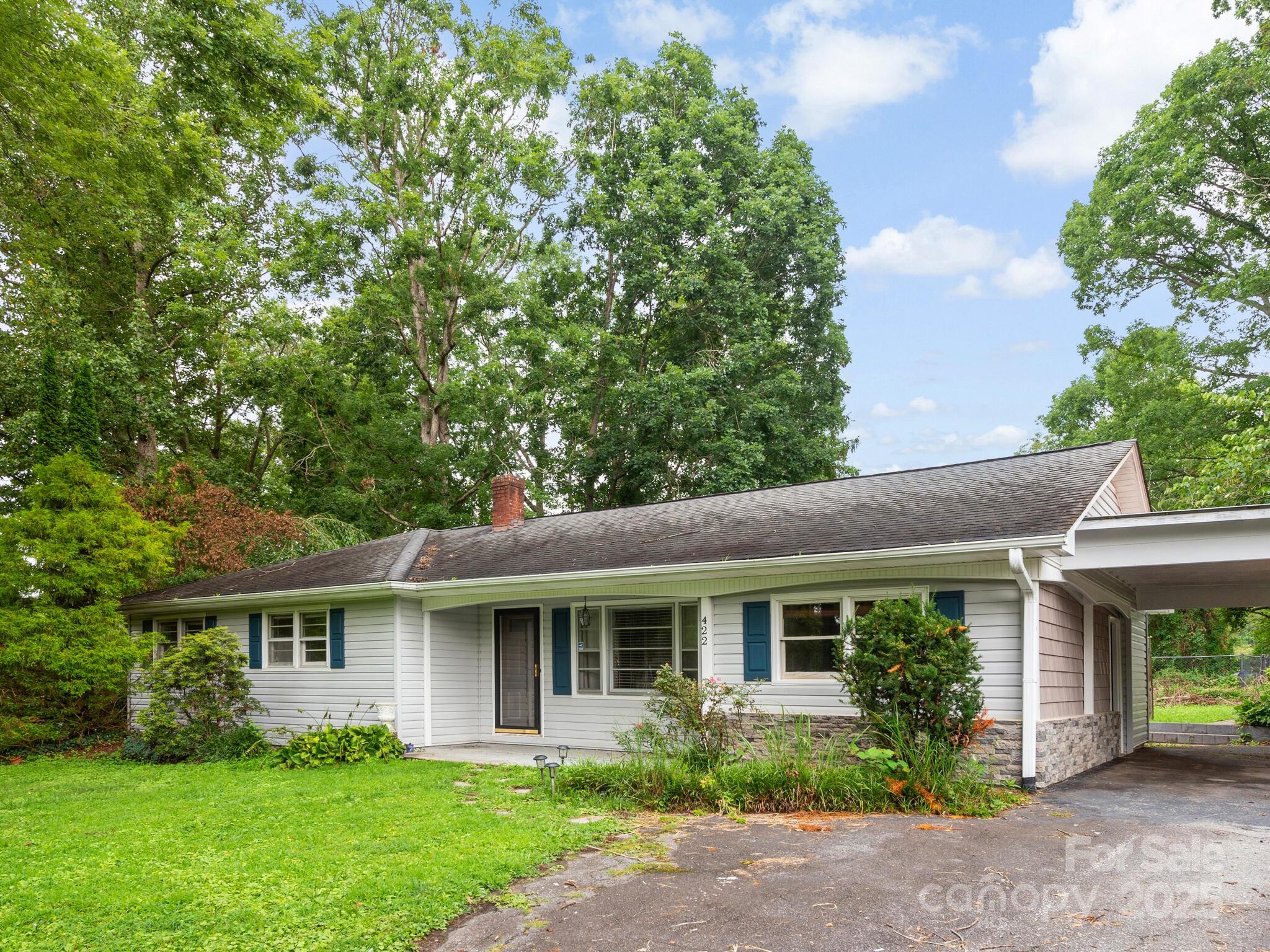 422 Hillcrest Circle