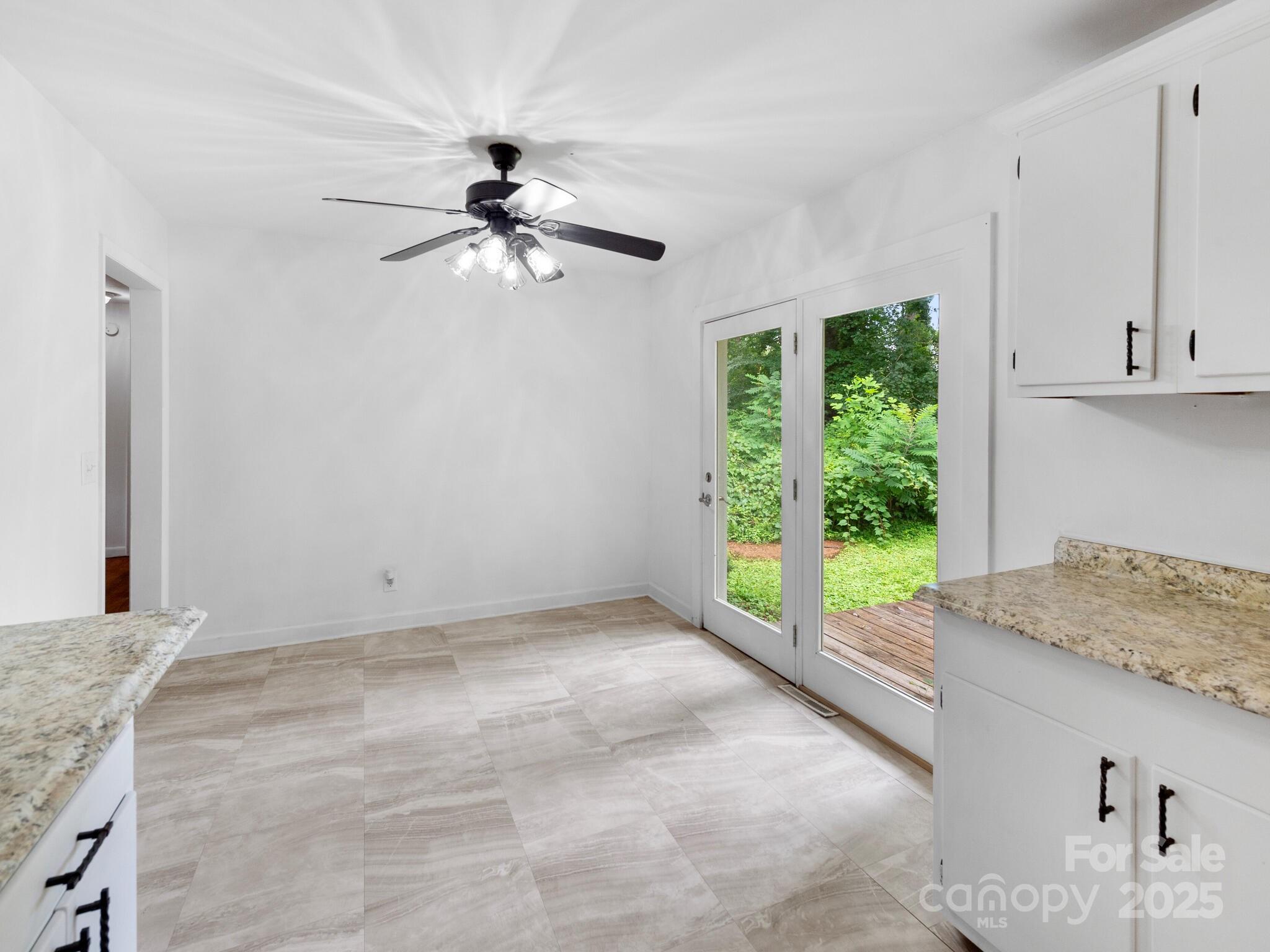 422 Hillcrest Circle