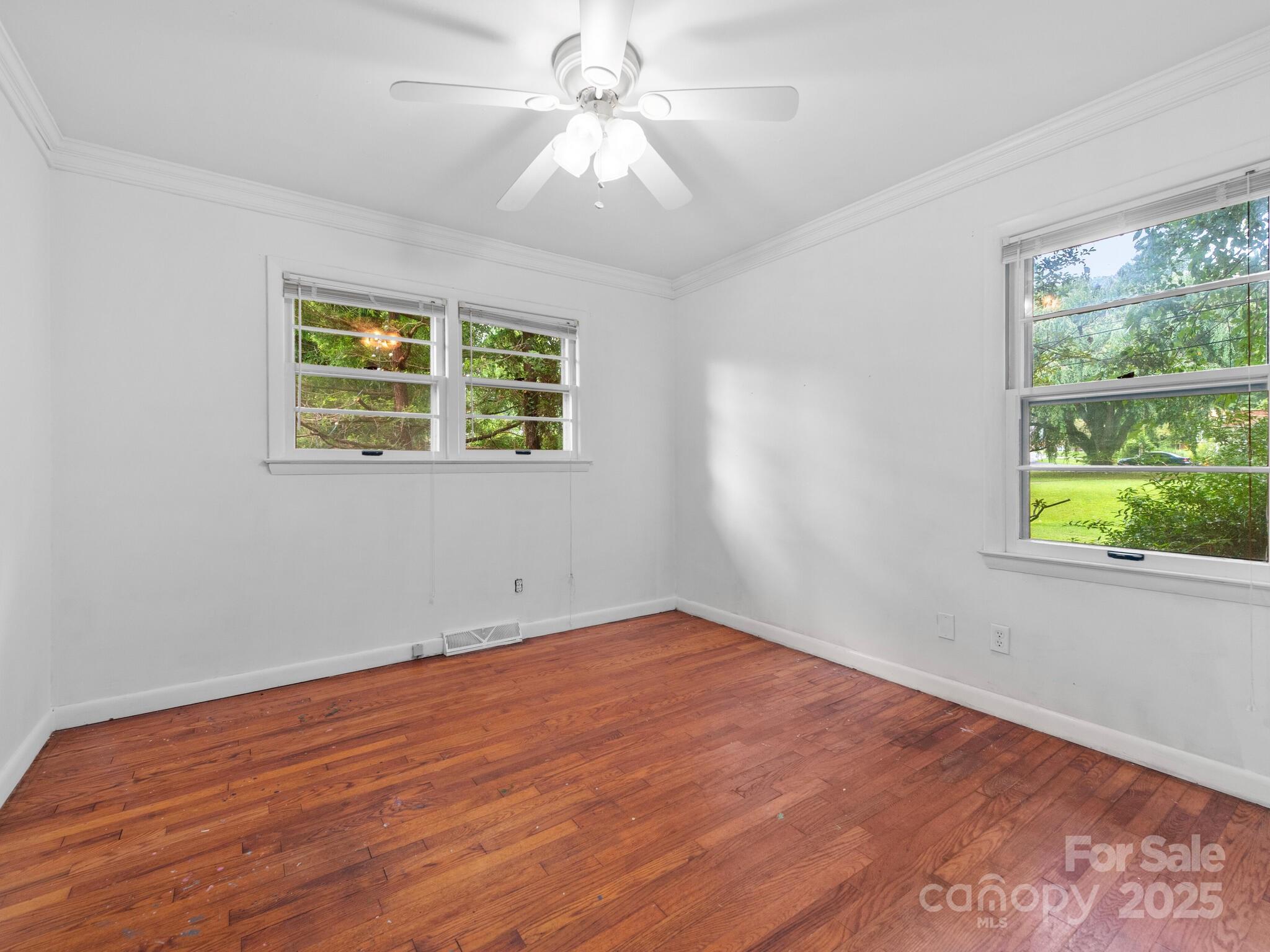 422 Hillcrest Circle