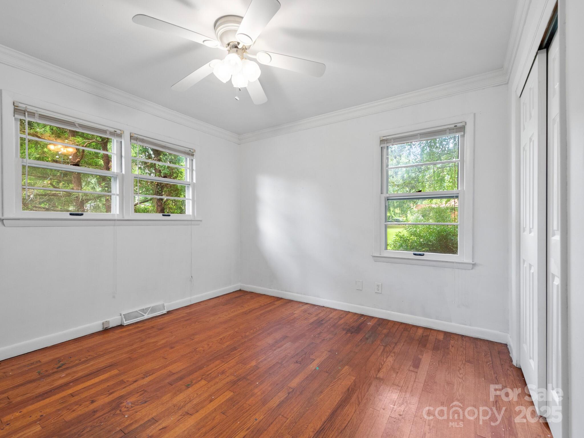 422 Hillcrest Circle