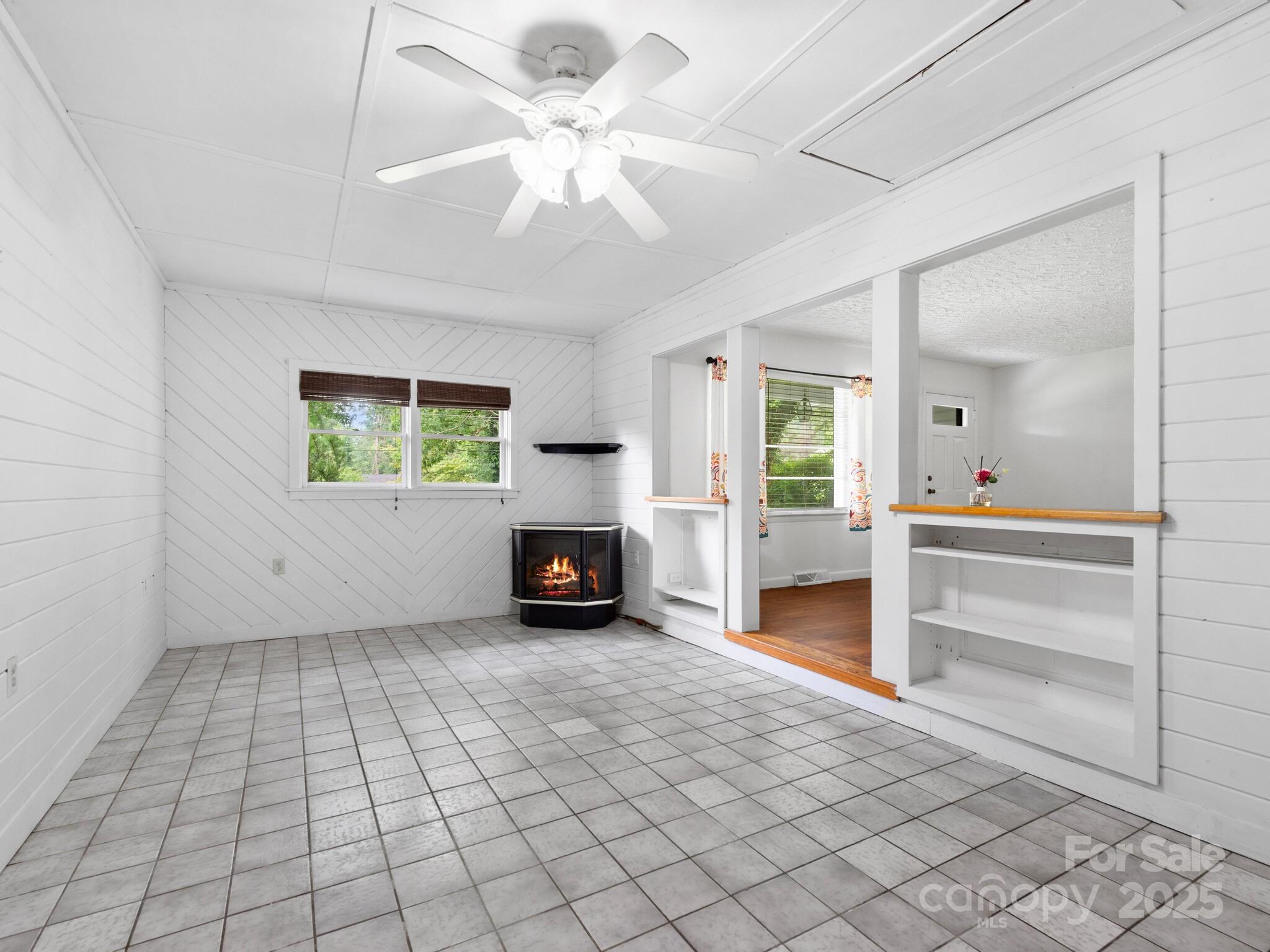 422 Hillcrest Circle