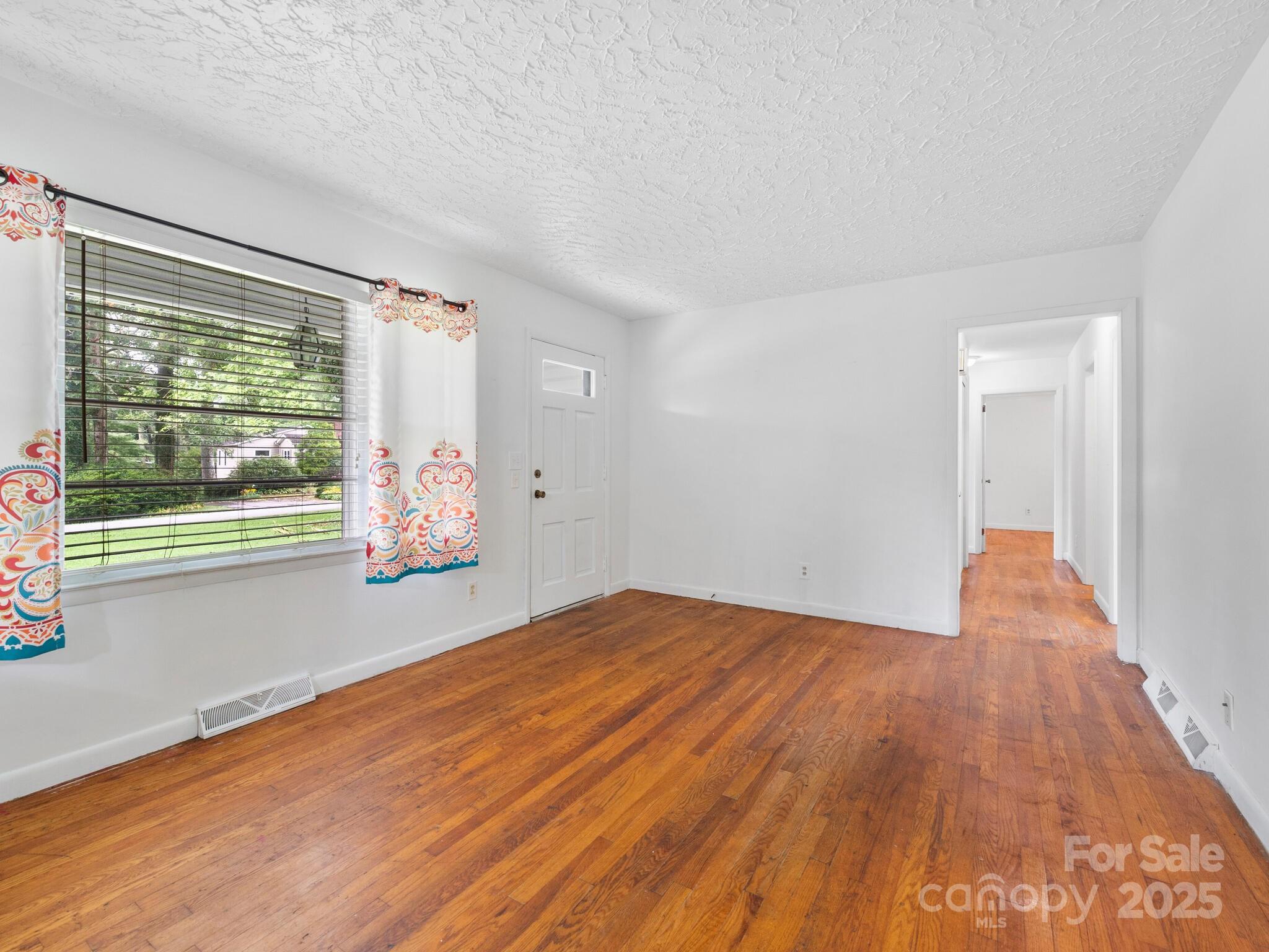 422 Hillcrest Circle
