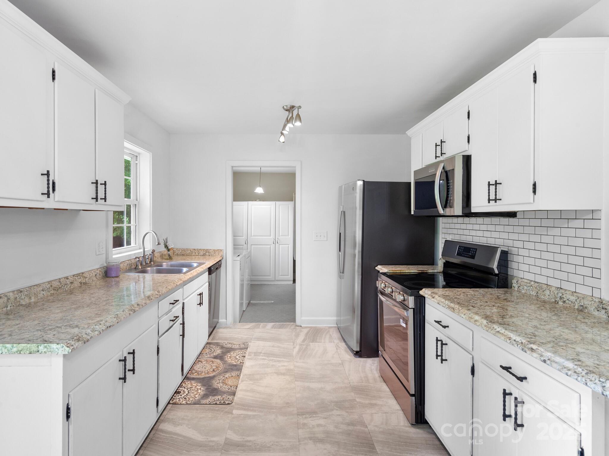 422 Hillcrest Circle