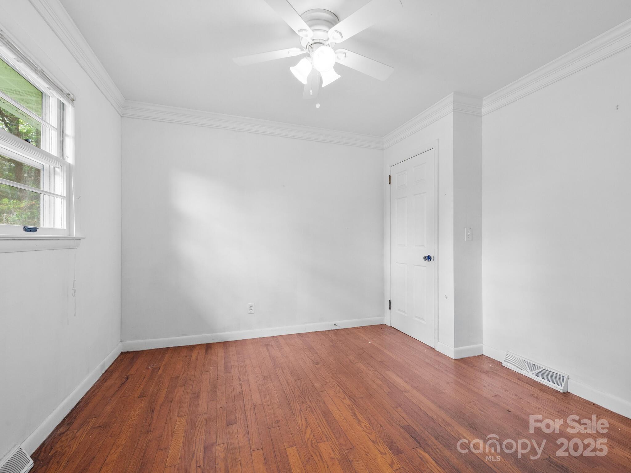 422 Hillcrest Circle