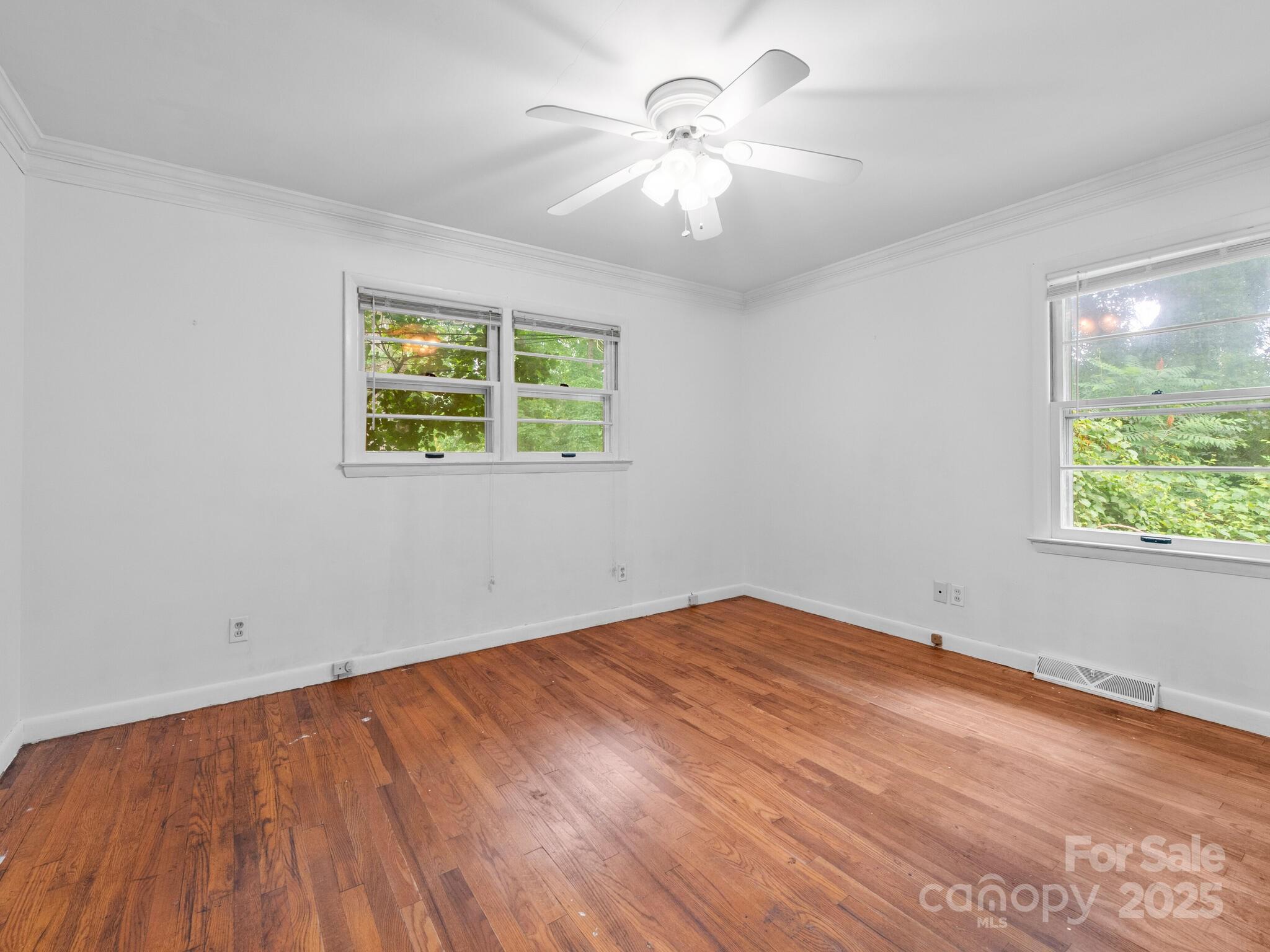 422 Hillcrest Circle