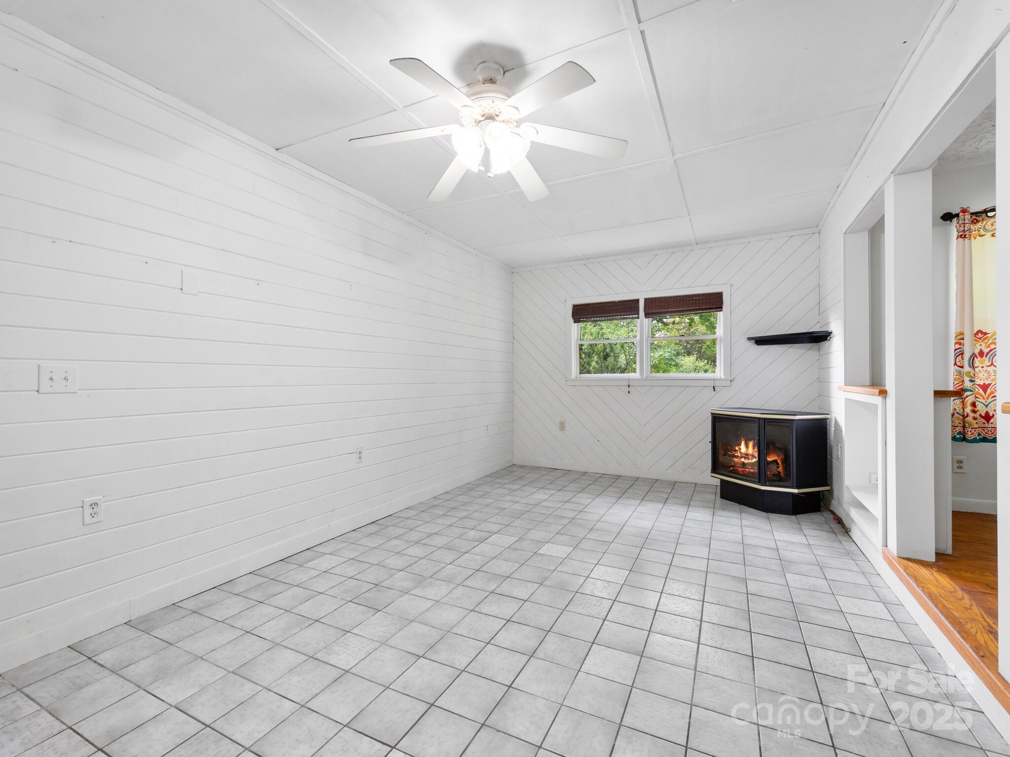 422 Hillcrest Circle