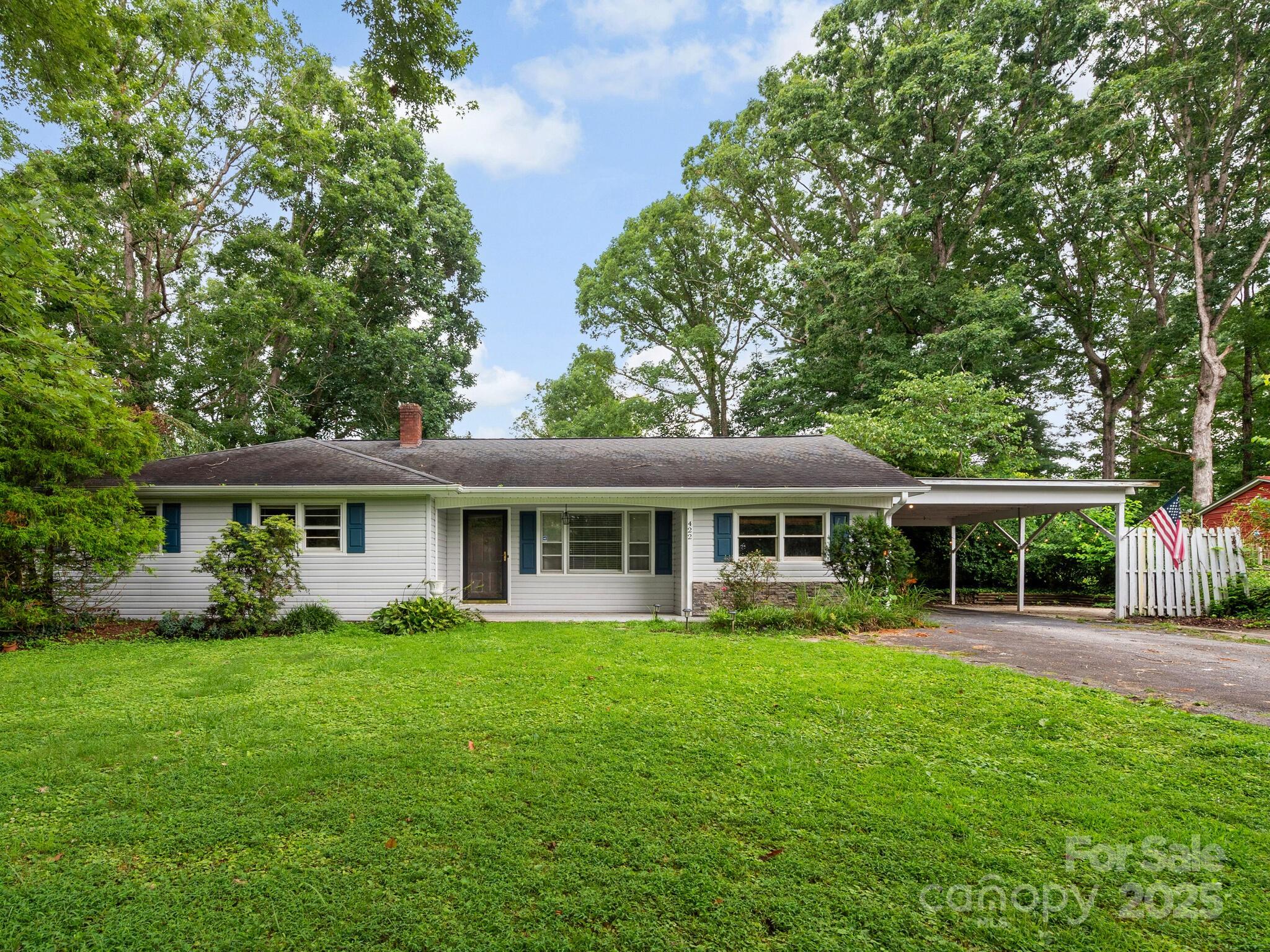 422 Hillcrest Circle
