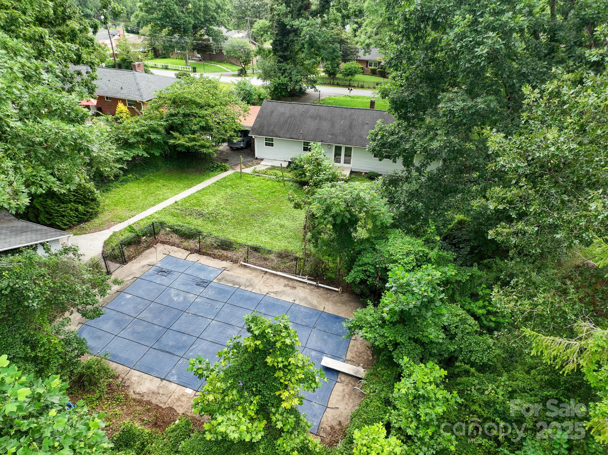 422 Hillcrest Circle