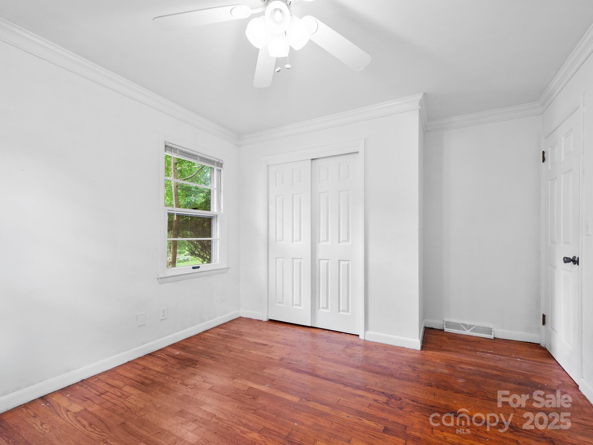 422 Hillcrest Circle
