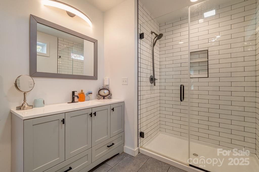 15 Edmond Woods Place
