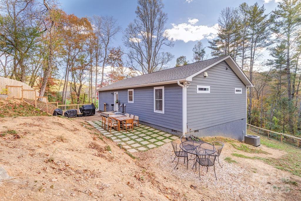 15 Edmond Woods Place