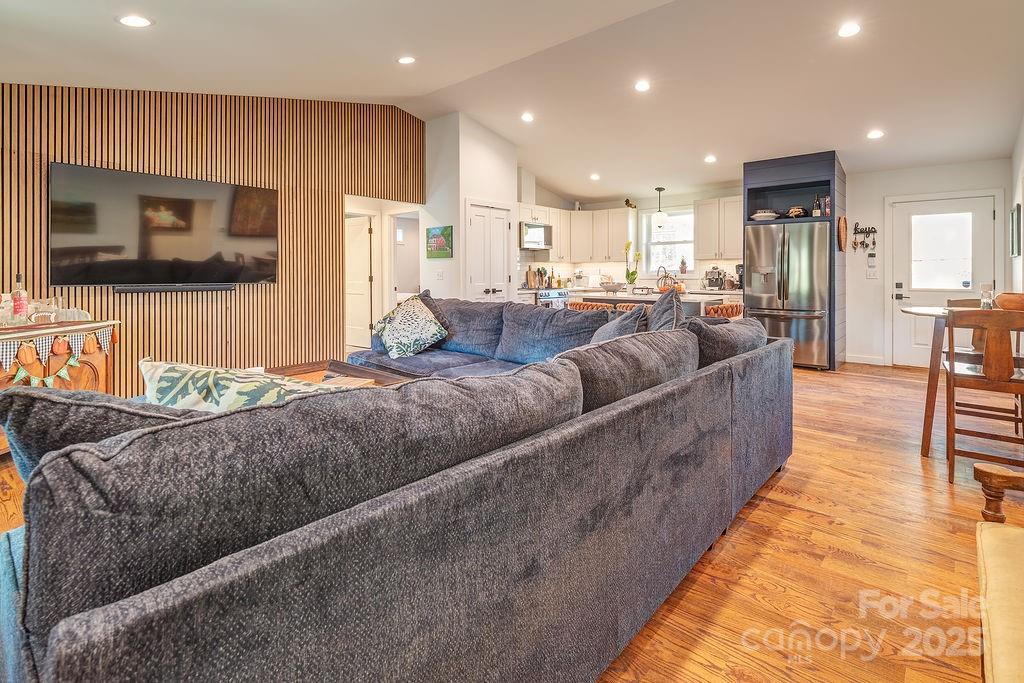 15 Edmond Woods Place