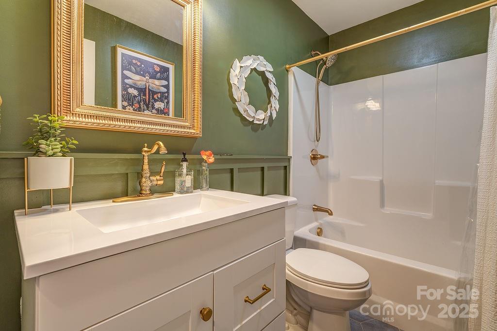 15 Edmond Woods Place