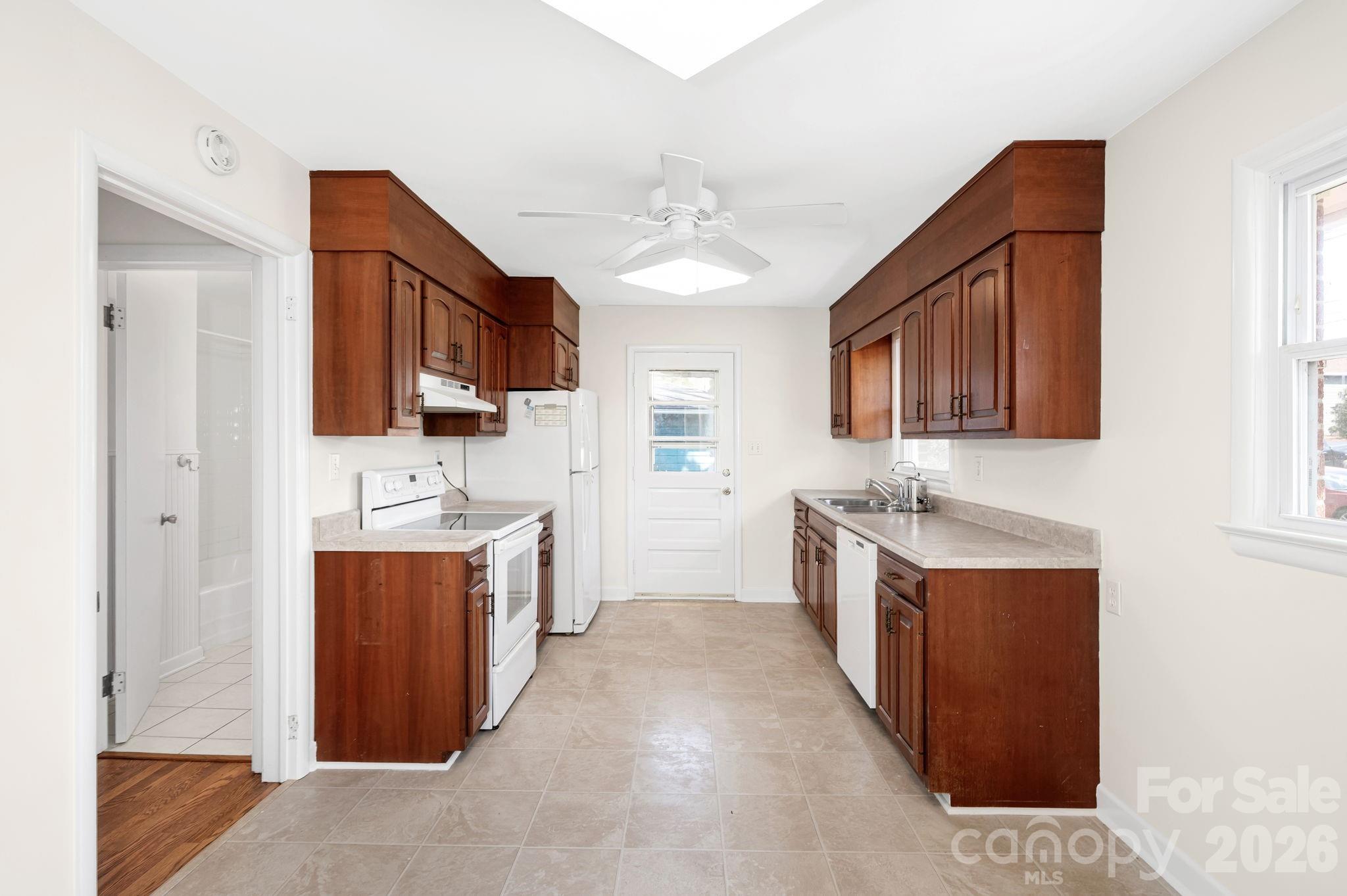 8 N Pershing Road