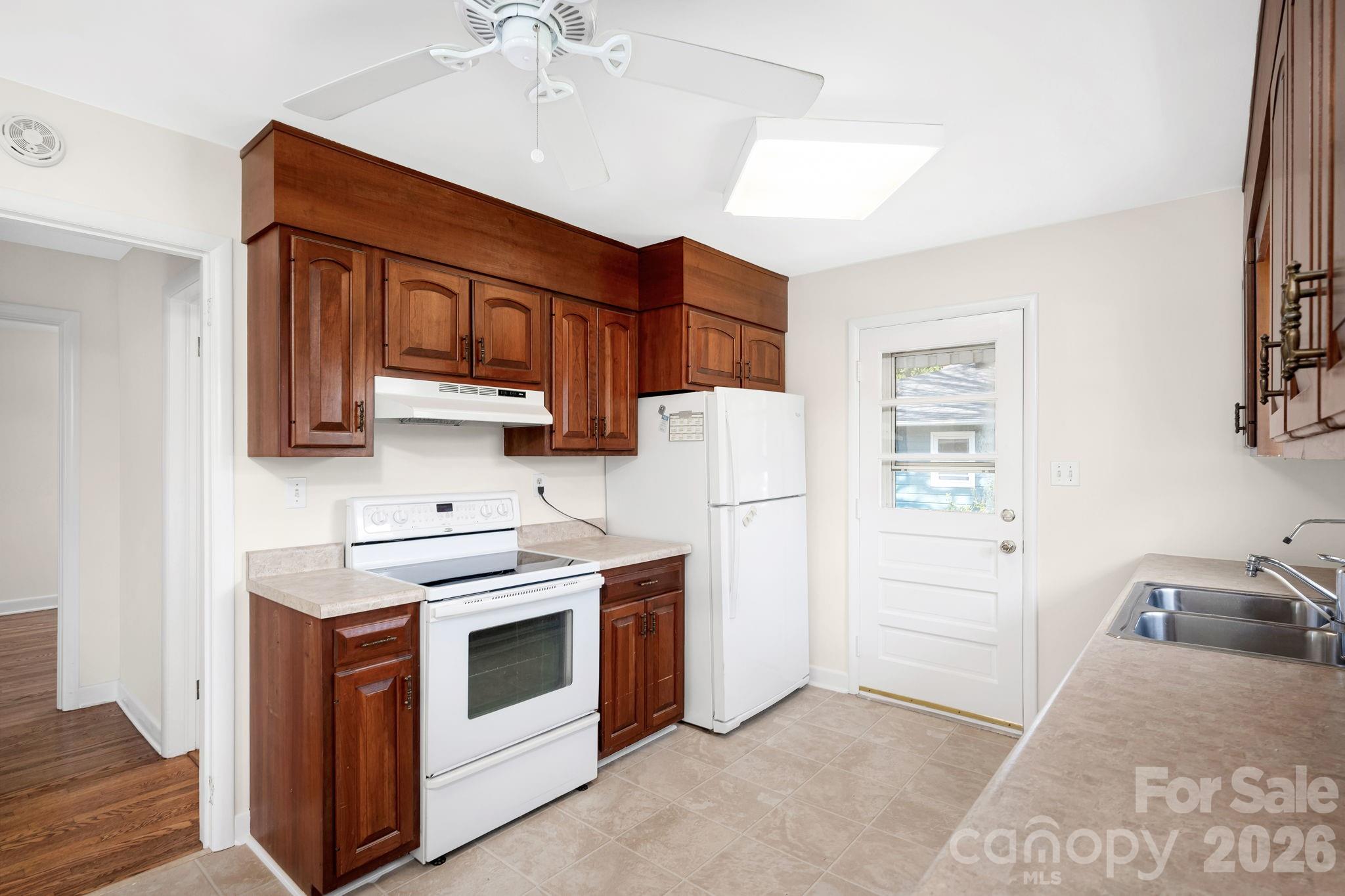 8 N Pershing Road