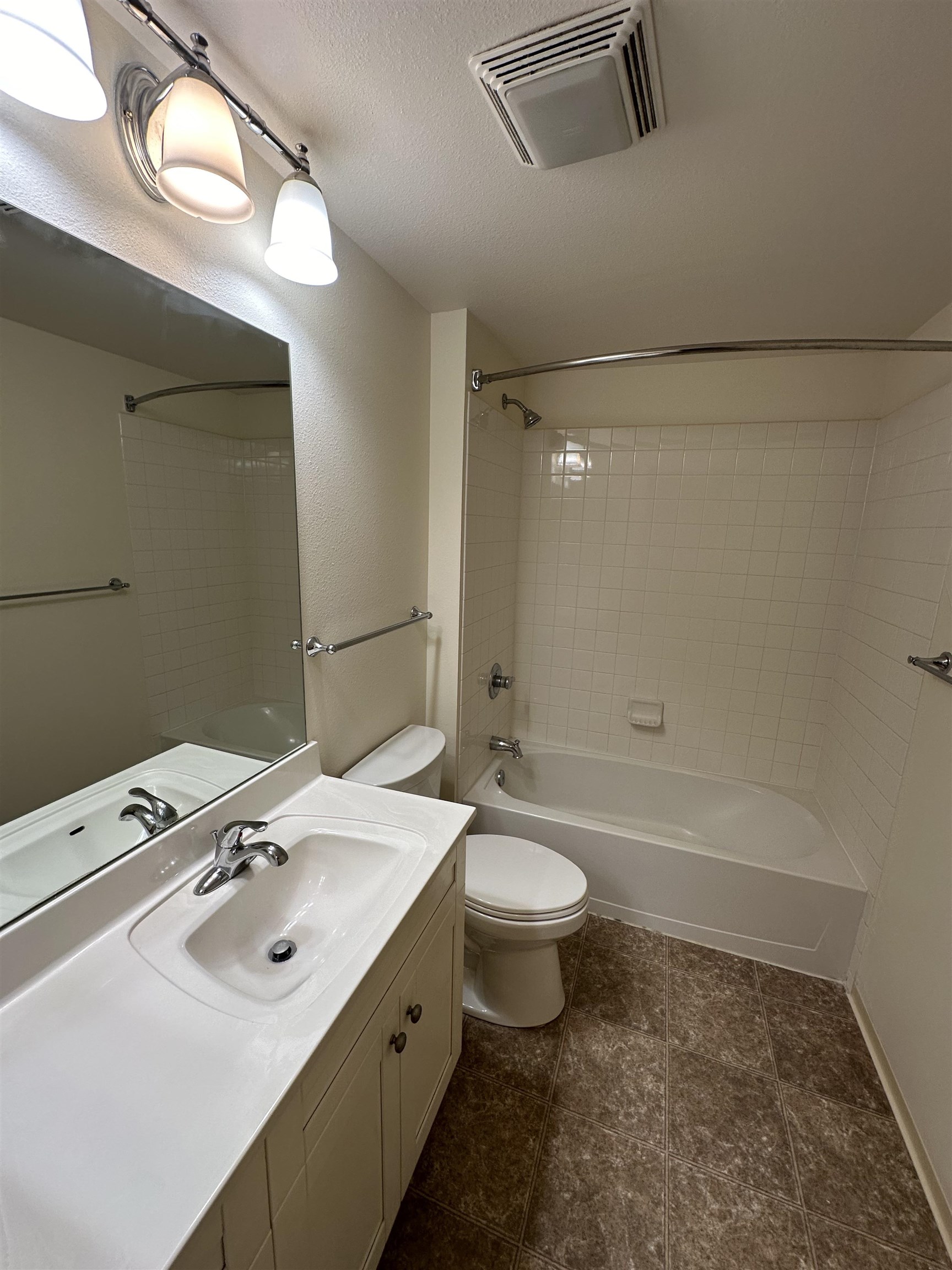 1870 Limahana Cir Unit: G203