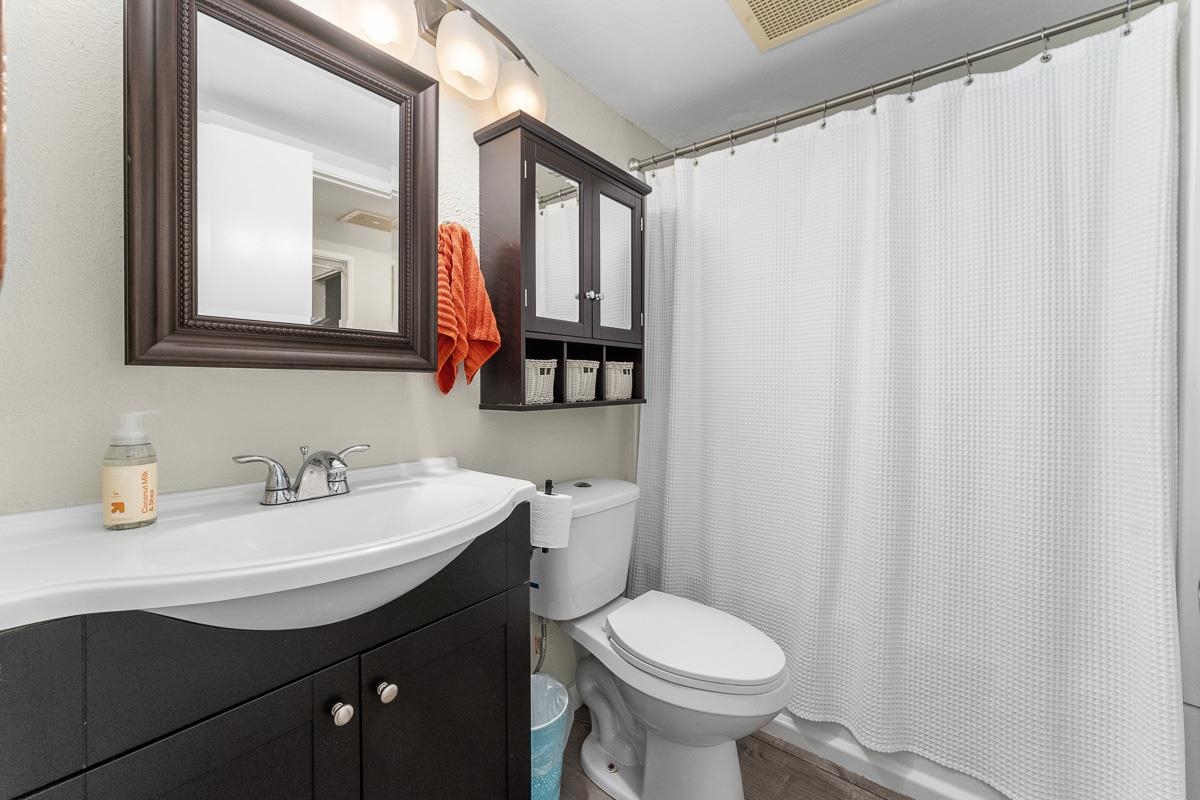 140 UWAPO Rd Unit: 39-103