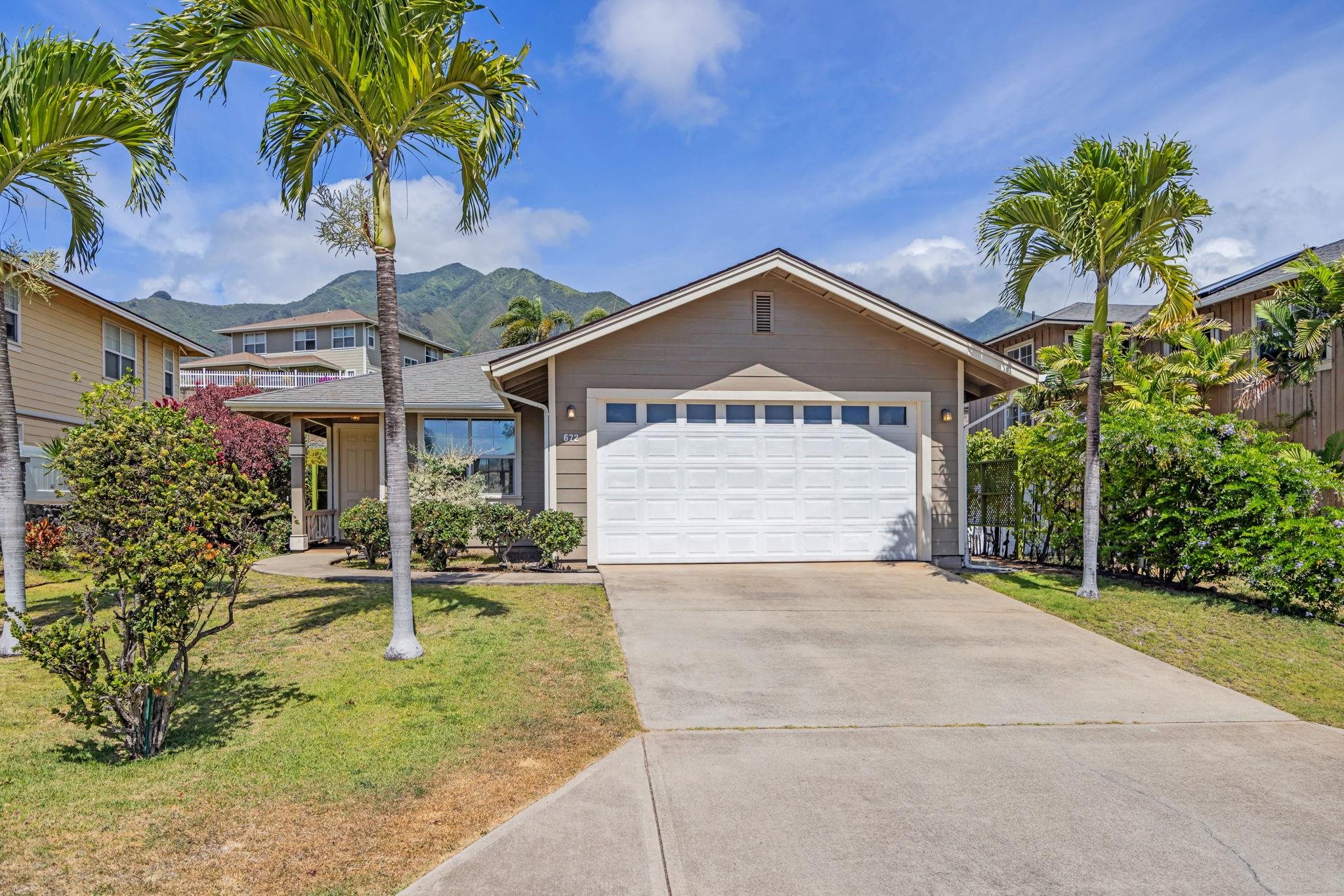672 Komo Ohia St