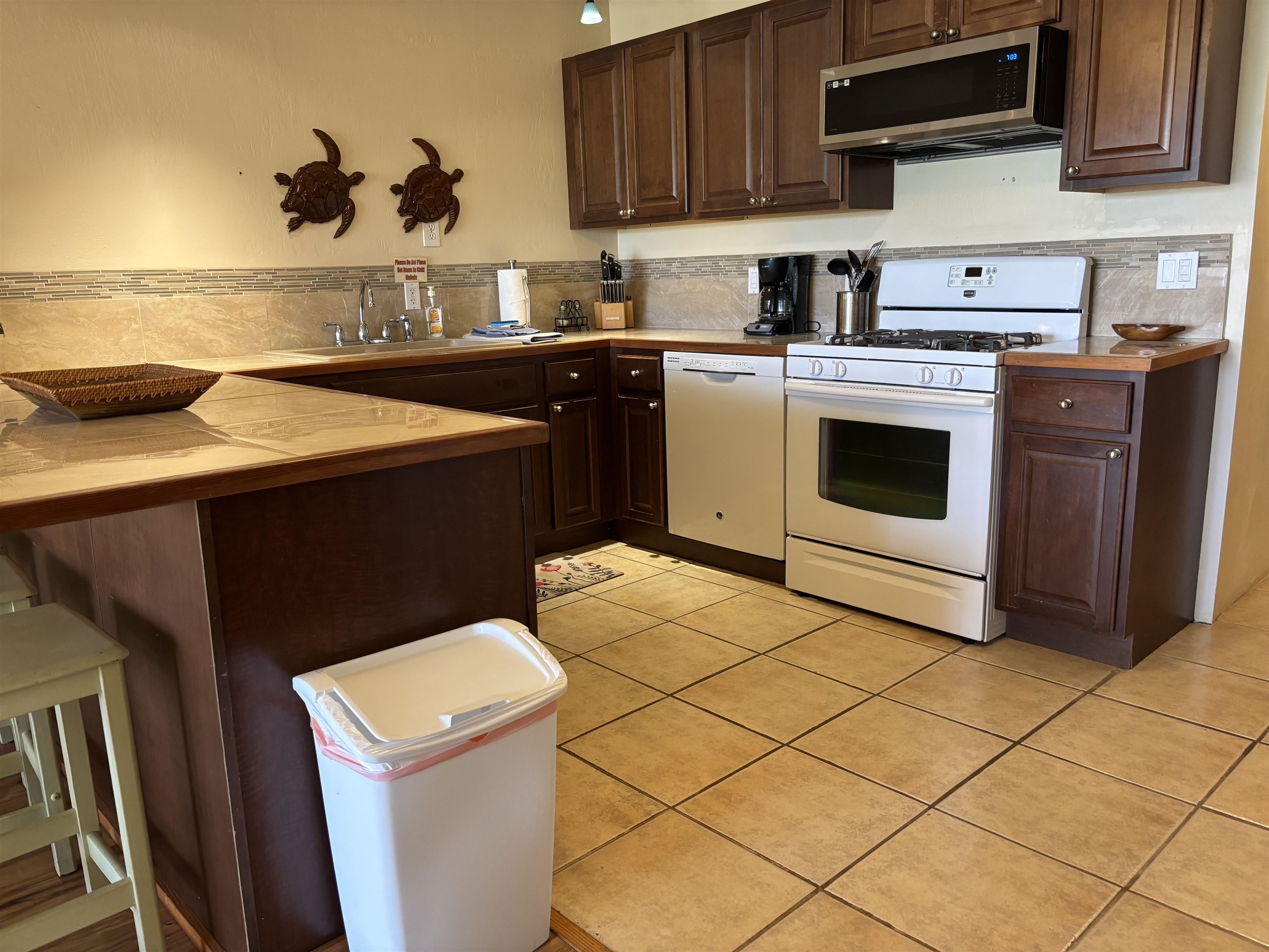 7142 Kahmehameha V Hwy Unit: B102