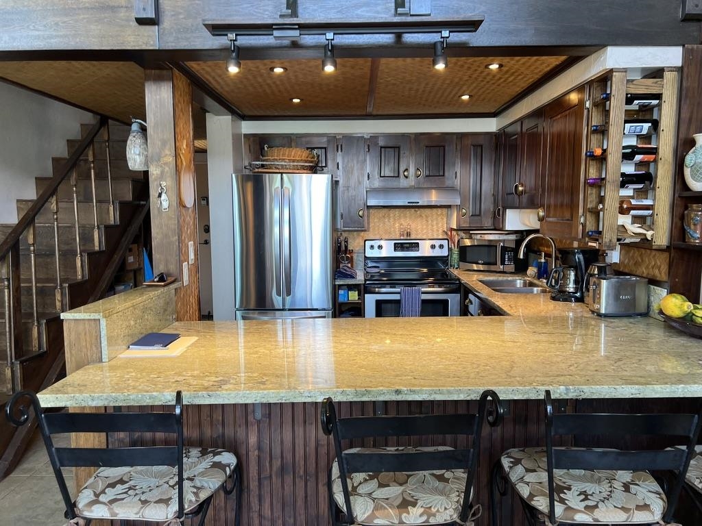 70 HAUOLI St Unit: 404