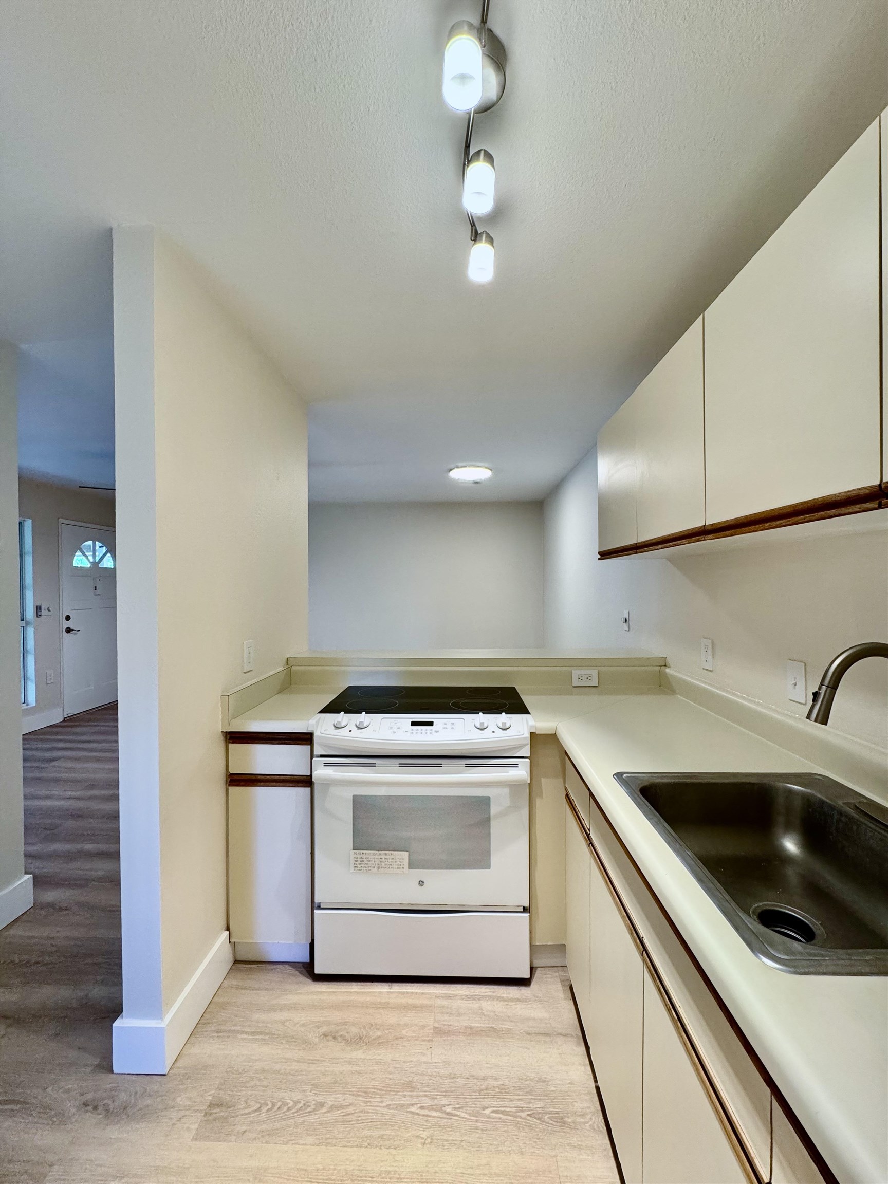 160 KEONEKAI Rd Unit: 13-208