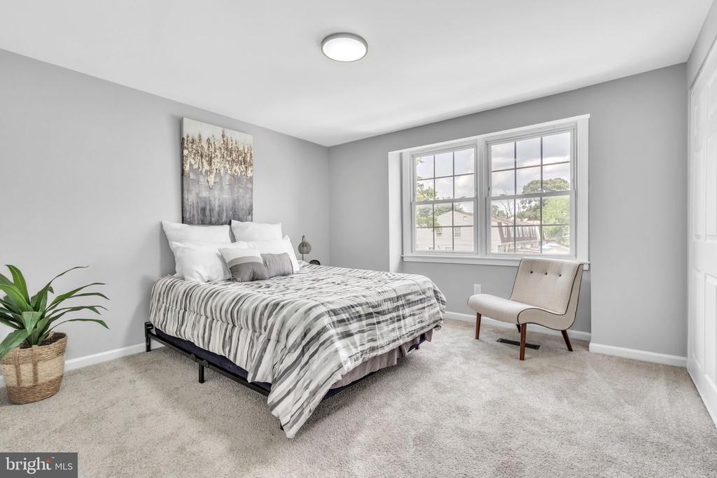 1825 ARWELL COURT