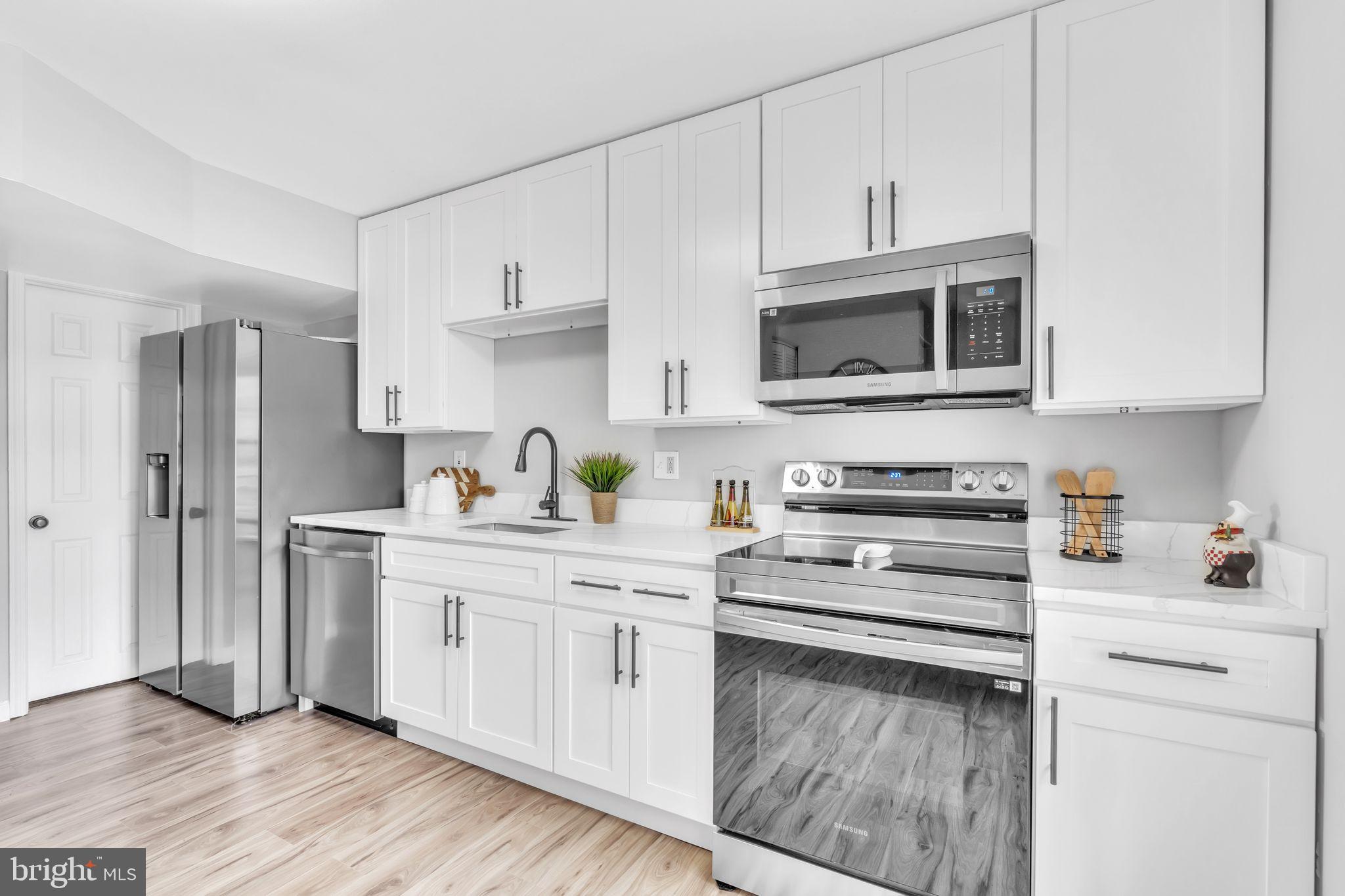 1825 ARWELL COURT