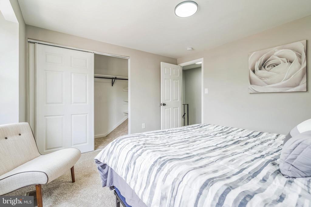 1825 ARWELL COURT