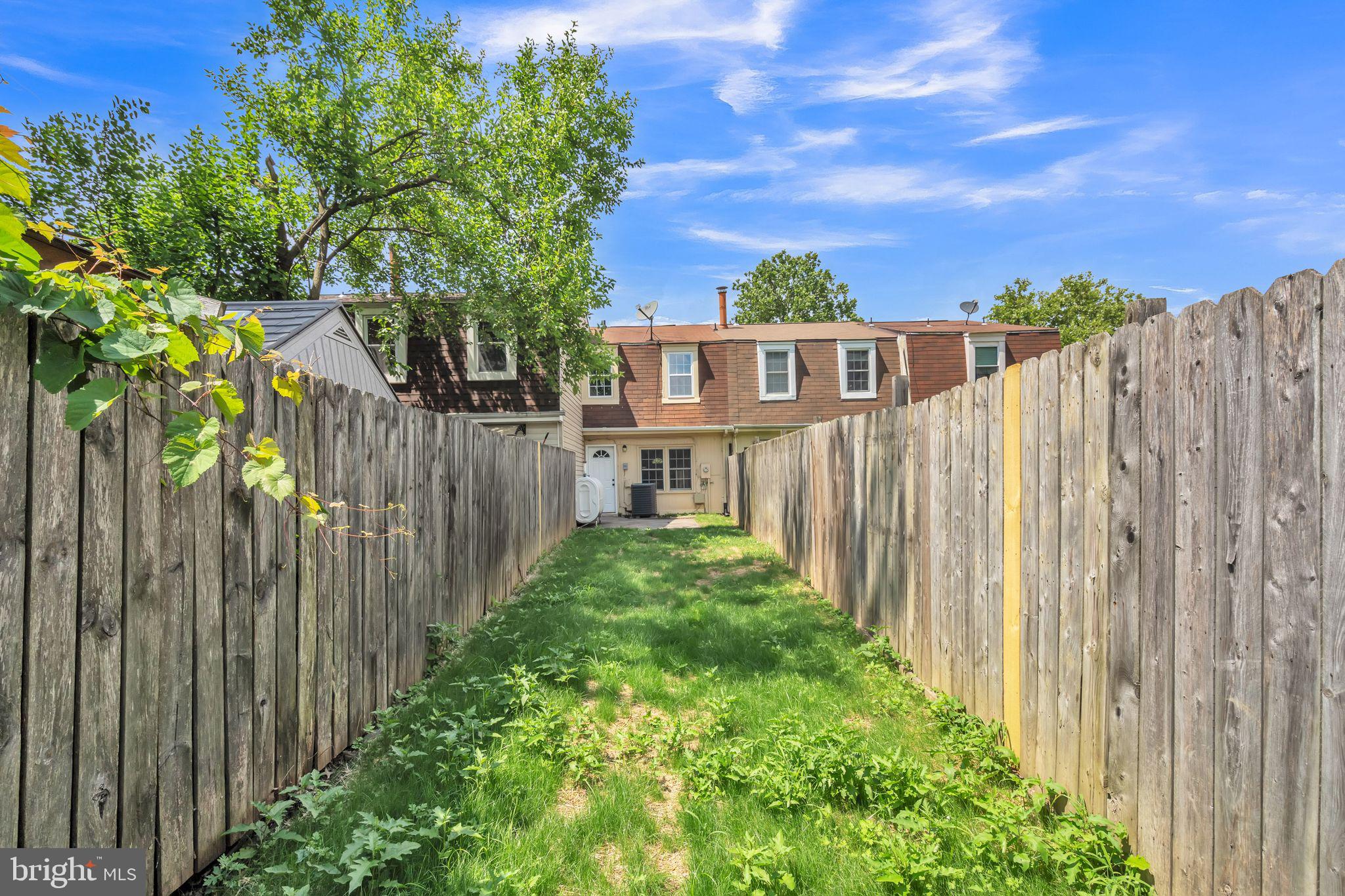 1825 ARWELL COURT