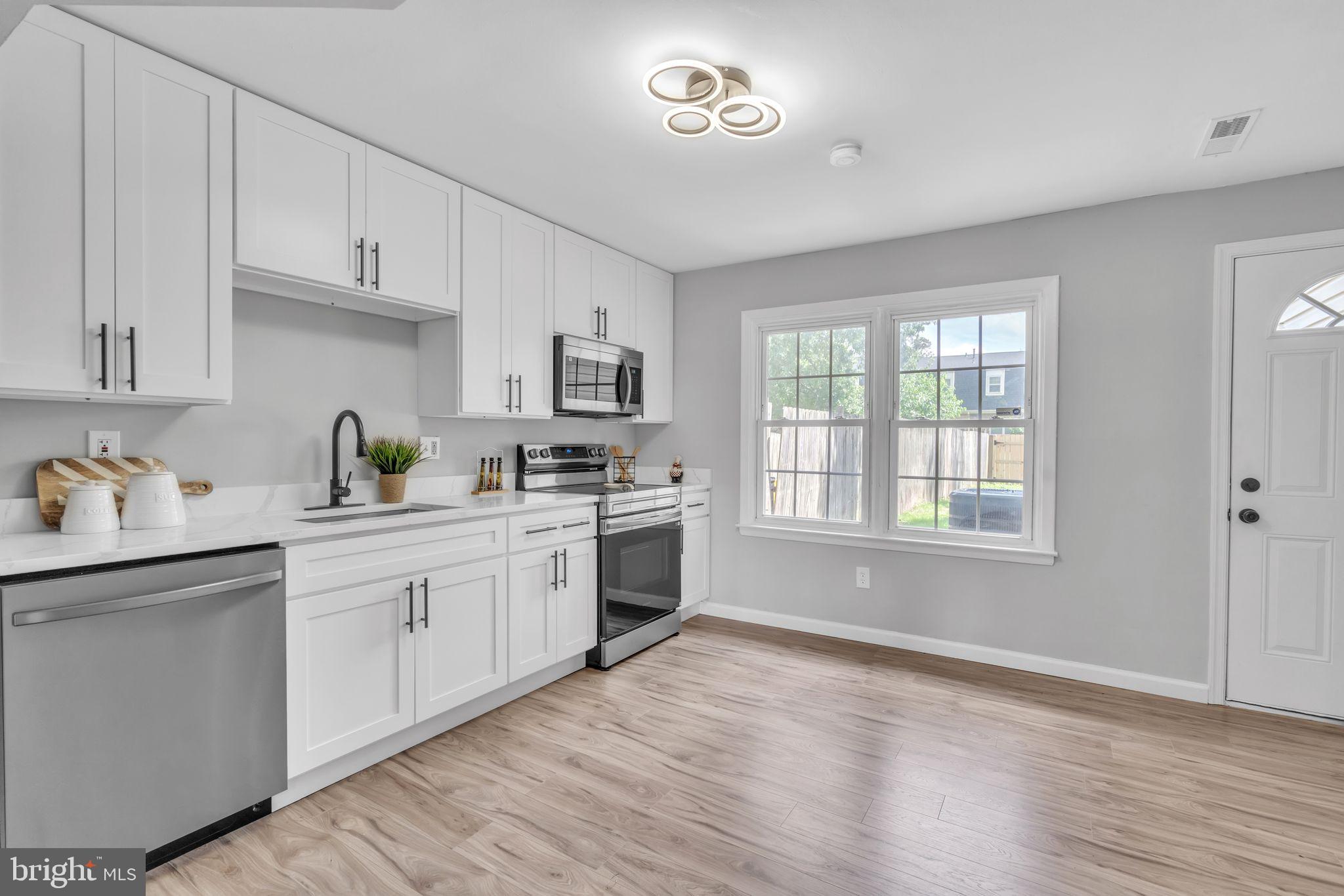 1825 ARWELL COURT