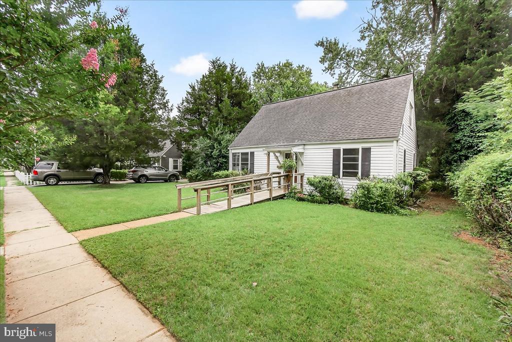 702 Westover Rd
