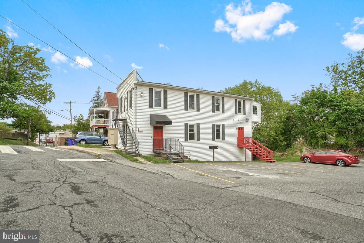 204 Main St