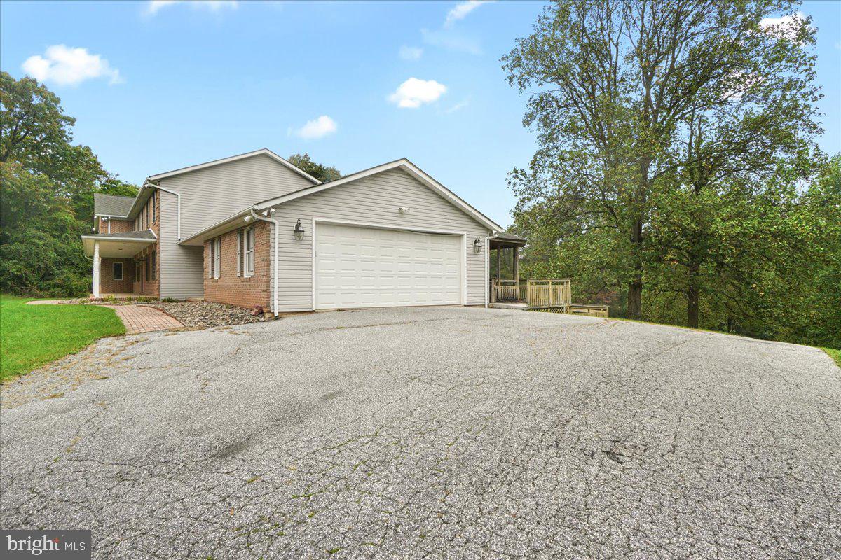 830 Chanter Dr