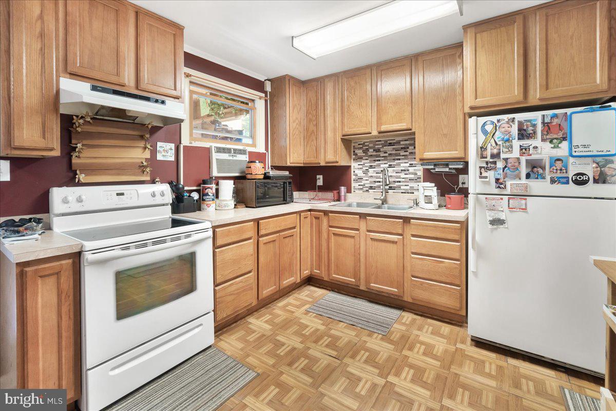 77 Carnival Dr