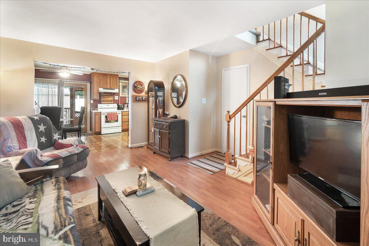 77 Carnival Dr