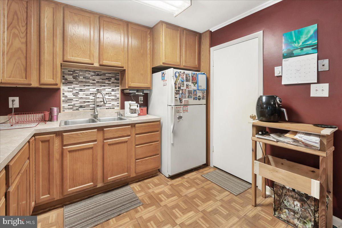 77 Carnival Dr