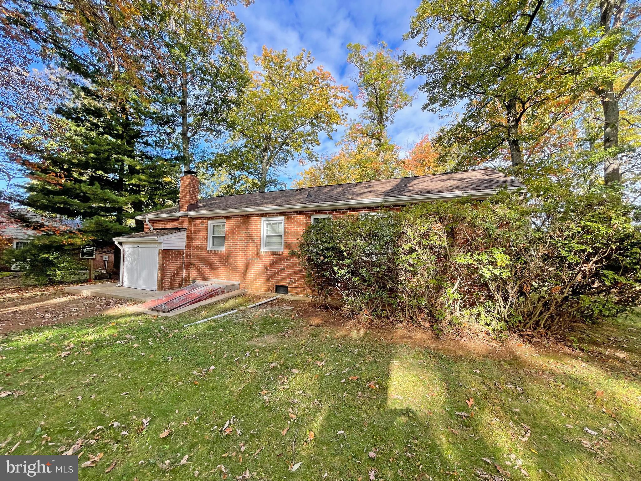 1013 Sharon Ln