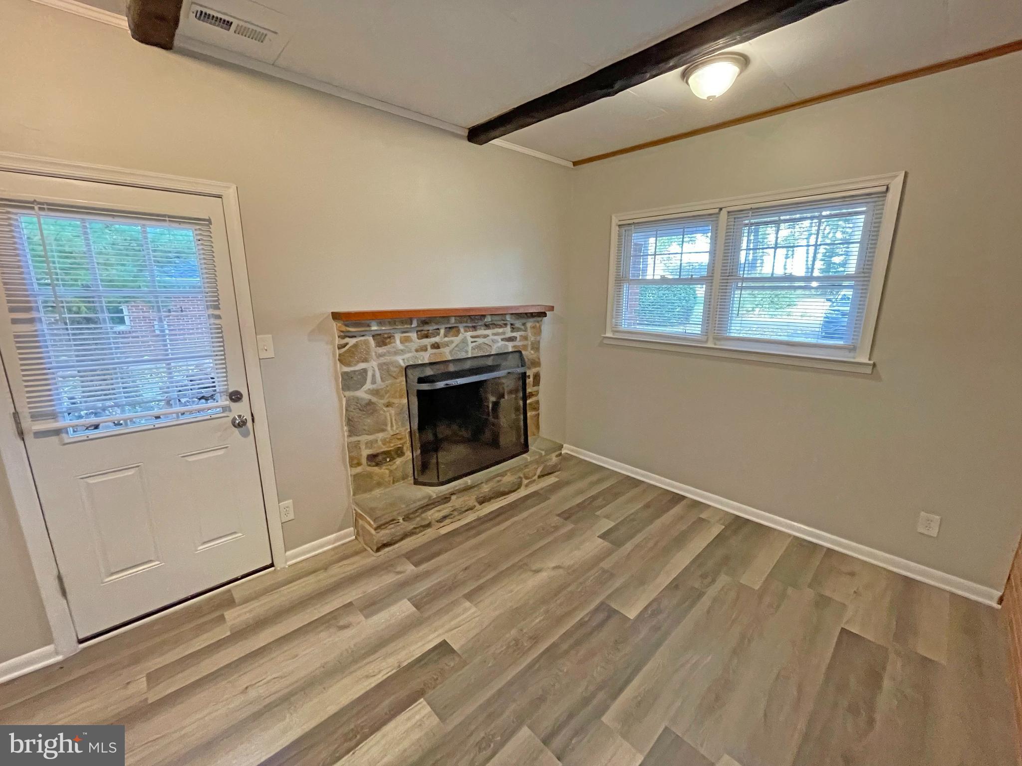 1013 Sharon Ln