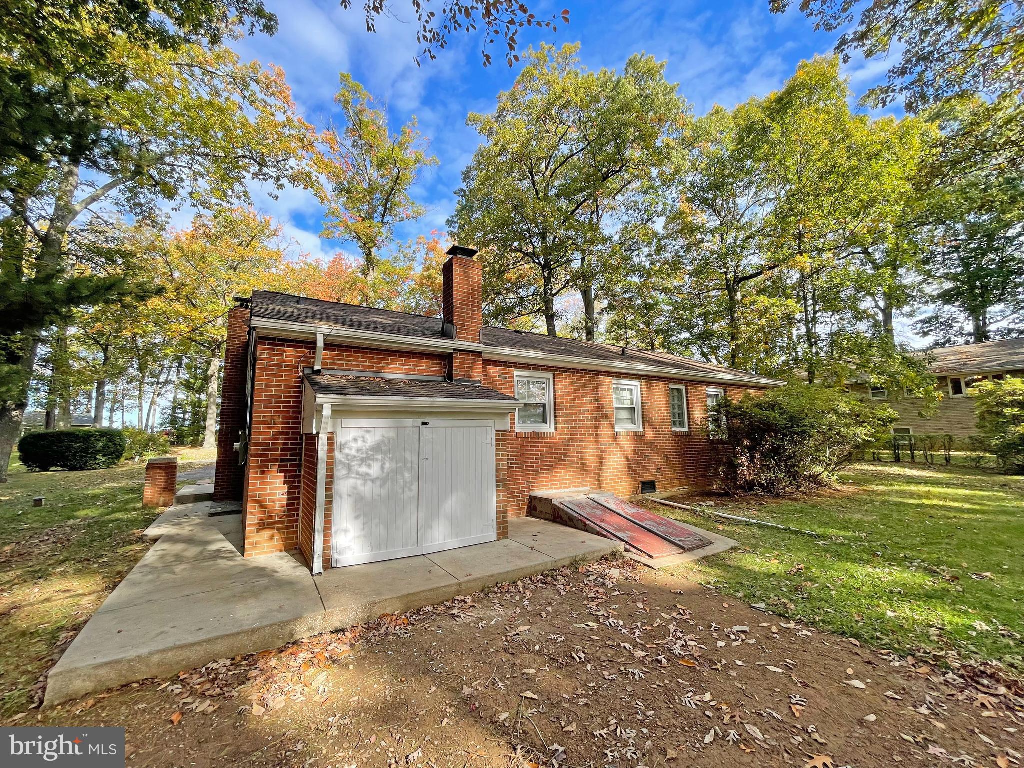 1013 Sharon Ln