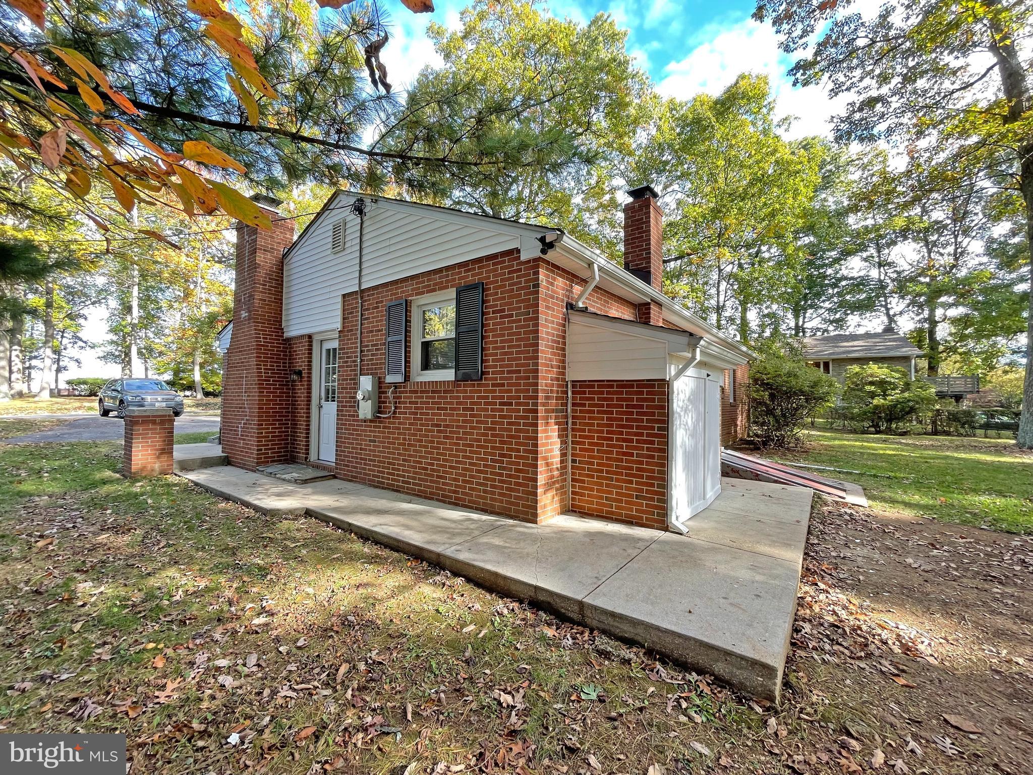 1013 Sharon Ln