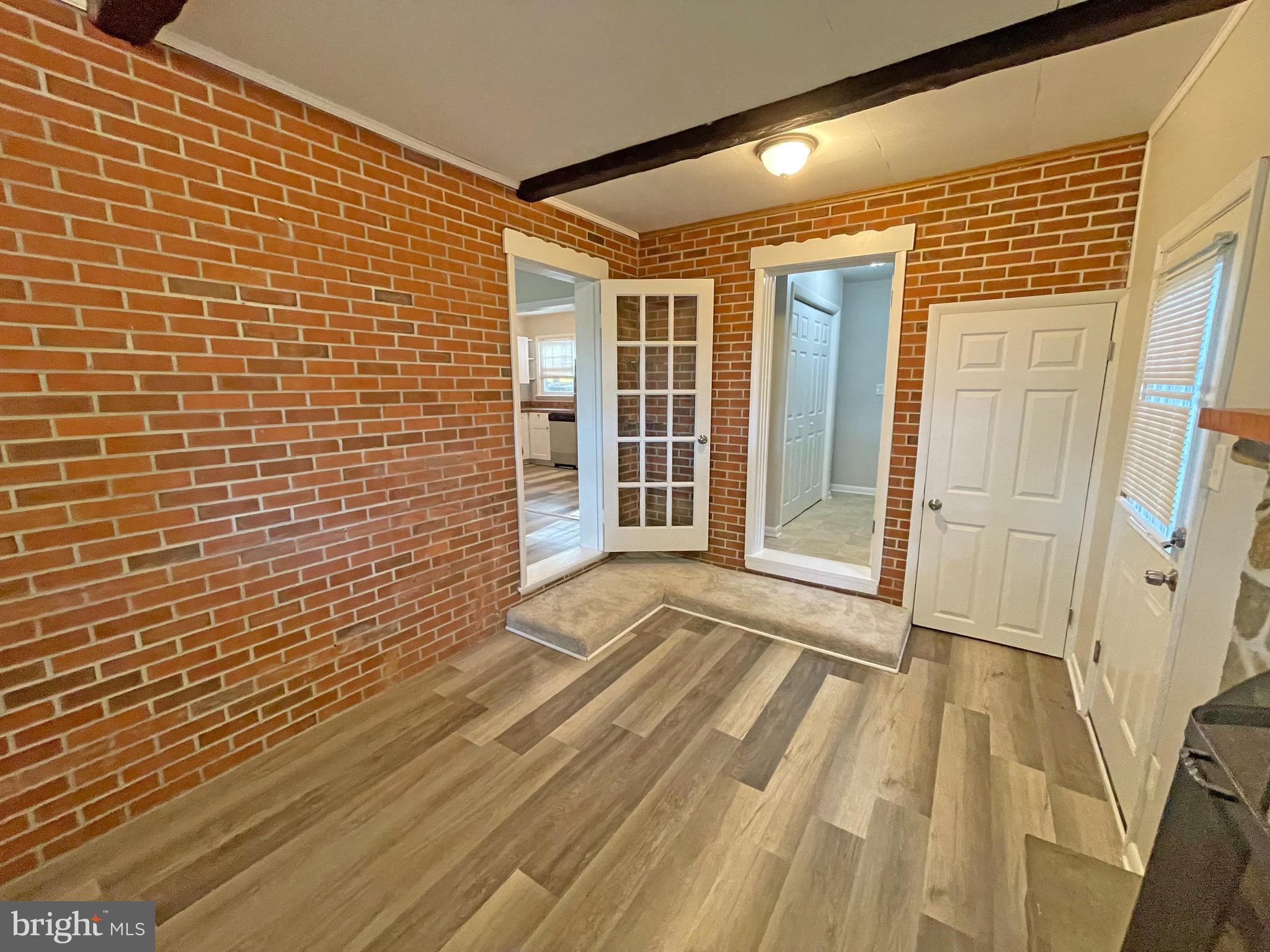 1013 Sharon Ln