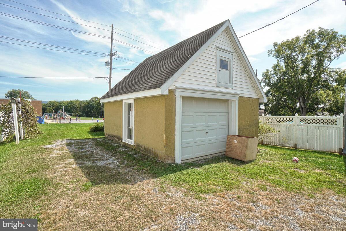 419 Main St