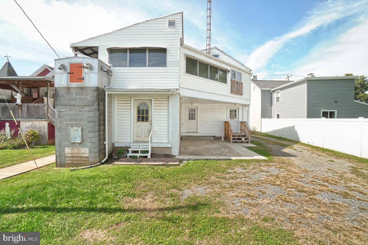 419 Main St
