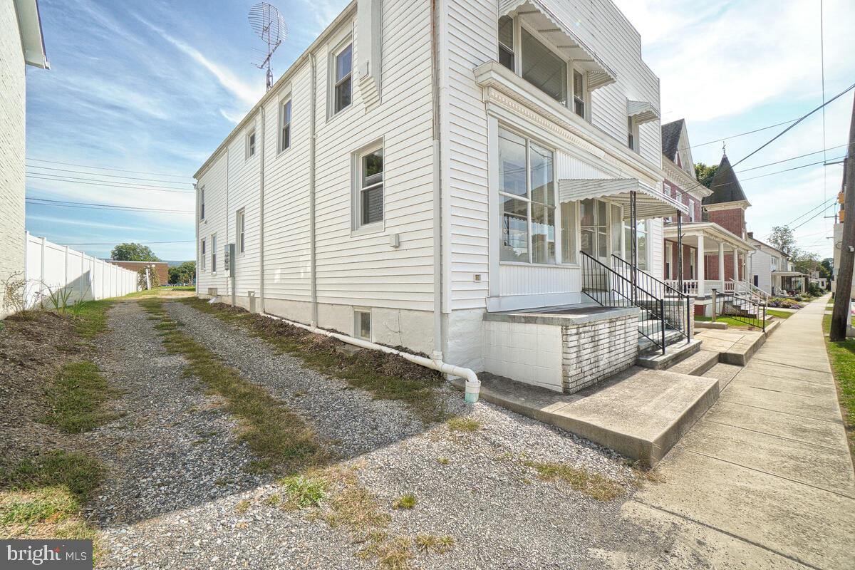 419 Main St