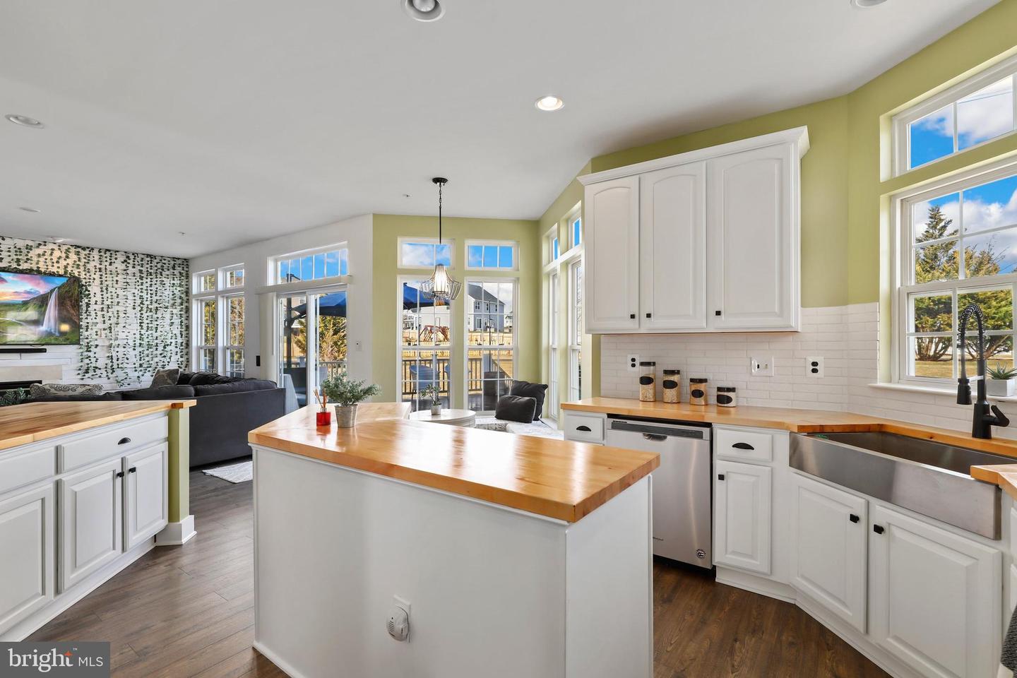 1451 Ramblewood Dr