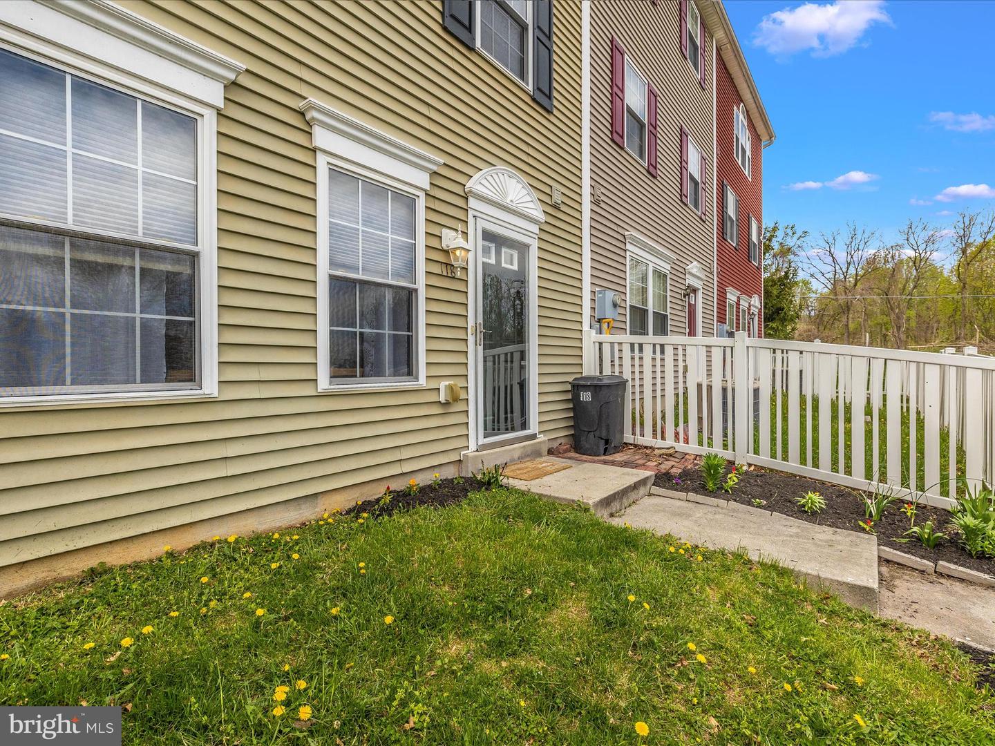 118 N Altamont Ave
