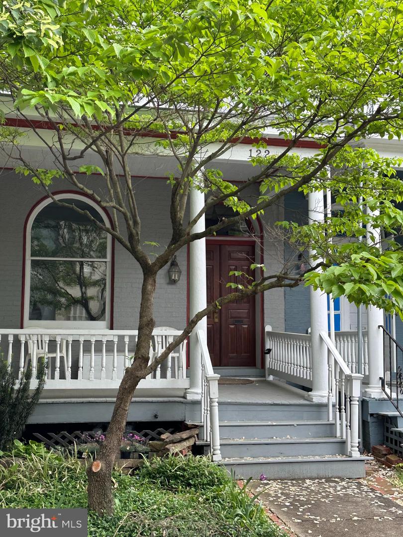 122 E Third St