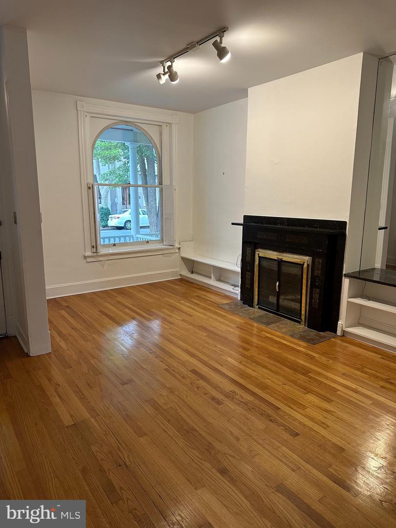 122 E Third St