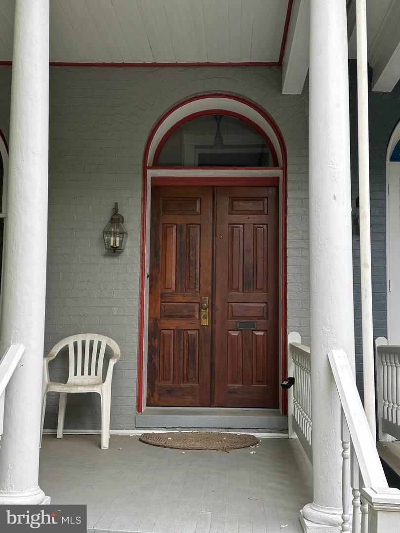 122 E Third St
